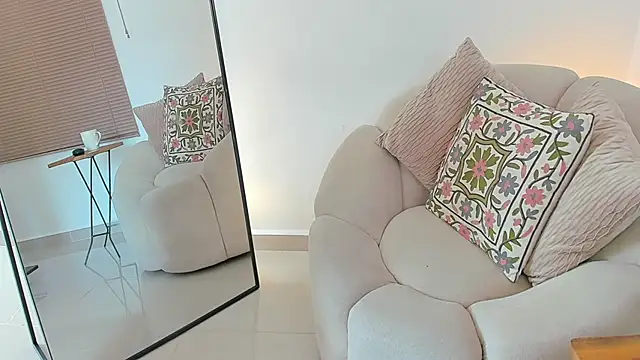 SofiMeza online show from September 26, 2025, 1:51 pm