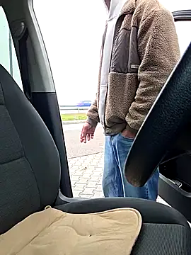 Zeefy online show from November 5, 2025, 8:28 am