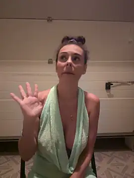 therealbeverlycious online show from April 7, 2026, 9:49 pm