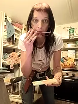 whitetrashdirtyslut online show from April 4, 2026, 3:51 pm