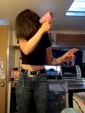 whitetrashdirtyslut online show from April 7, 2026, 4:53 pm