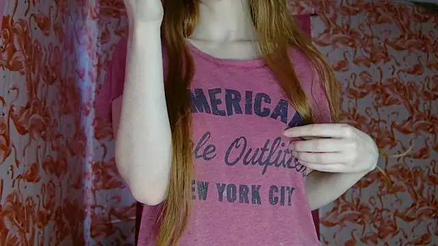 strawberrysmoothie online show from April 21, 2026, 10:05 pm