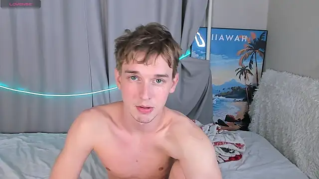 Snapshot of 4ever_dude chatting on October 13, 2025, 11:45 am 4ever dude online show from October 13, 2025, 11:45 am