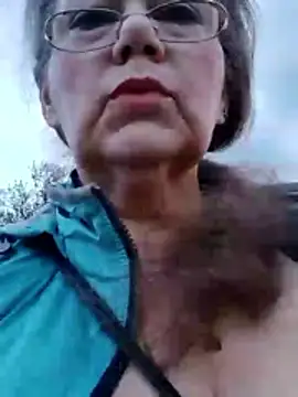 Snapshot of Snezhana chatting on May 12, 2026, 5:52 pm Snezhana online show from May 12, 2026, 5:52 pm