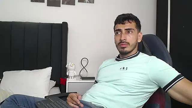 Snapshot of muscle_ares chatting on February 7, 2025, 4:46 pm muscle ares online show from February 7, 2025, 4:46 pm