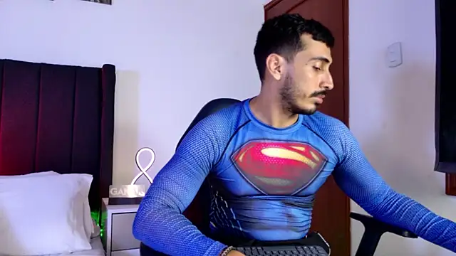 Snapshot of muscle_ares chatting on November 4, 2025, 12:36 am muscle ares online show from November 4, 2025, 12:36 am