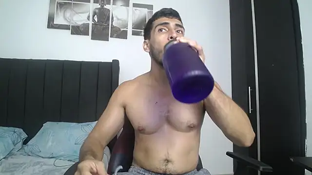 Snapshot of muscle_ares chatting on February 21, 2025, 5:42 pm muscle ares online show from February 21, 2025, 5:42 pm