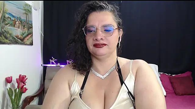 Snapshot of Aleja_Gonzales chatting on June 18, 2026, 2:43 am Aleja Gonzales online show from June 18, 2026, 2:43 am