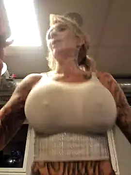 Snapshot of Ninasweden chatting on December 10, 2024, 9:22 pm Ninasweden online show from December 10, 2024, 9:22 pm