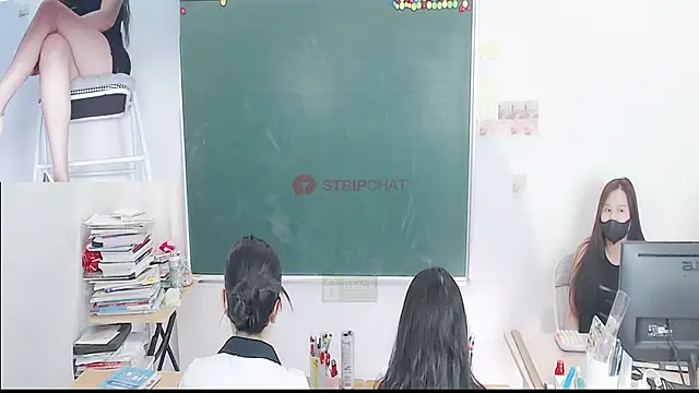 Snapshot of _Math_ chatting on November 16, 2025, 9:25 am Math online show from November 16, 2025, 9:25 am