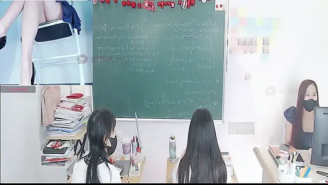 Snapshot of _Math_ chatting on December 17, 2025, 11:26 am Math online show from December 17, 2025, 11:26 am