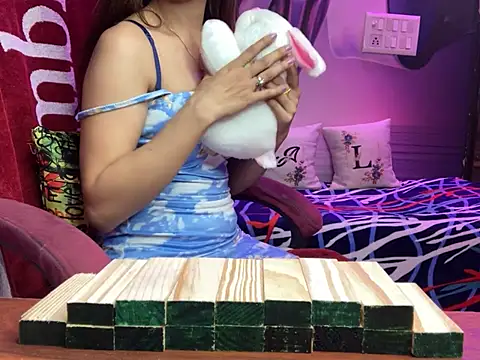 Snapshot of Royal_girl_1 chatting on February 27, 2025, 3:18 am Royal girl 1 online show from February 27, 2025, 3:18 am