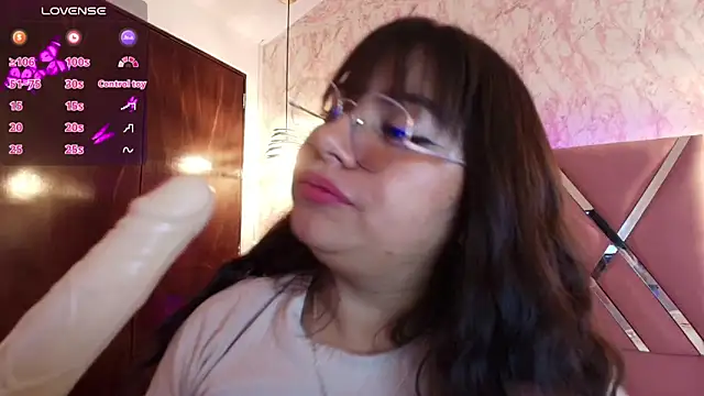 Miaa Smiith1 online show from February 24, 2025, 3:20 pm