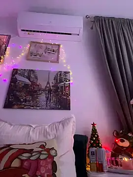 EvelynFrances online show from December 25, 2024, 5:58 pm