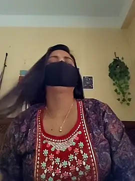 Snapshot of SimaRoy- chatting on December 21, 2025, 7:43 am SimaRoy- online show from December 21, 2025, 7:43 am