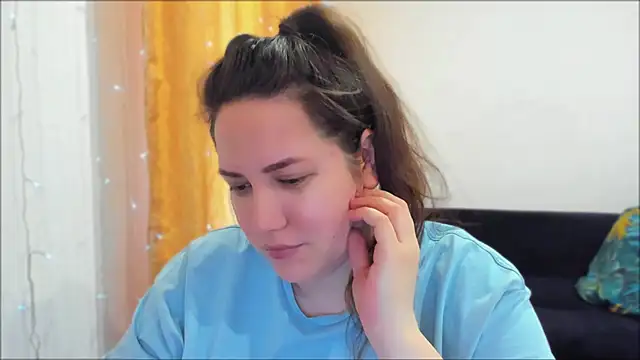  madalexa  online show from April 24, 2026, 3:03 pm