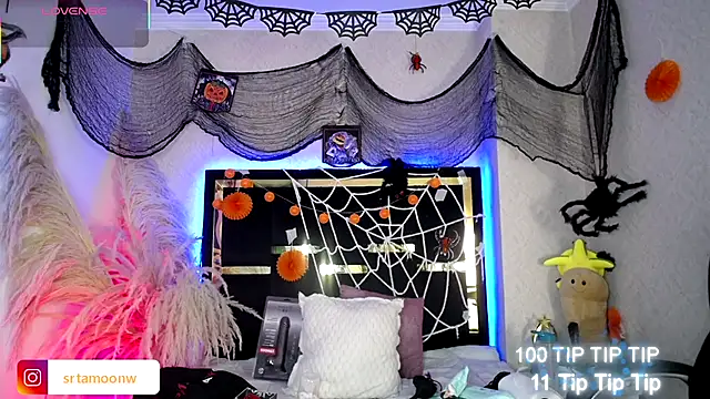 Snapshot of Moon_Water__ chatting on November 5, 2025, 10:07 am Moon Water online show from November 5, 2025, 10:07 am