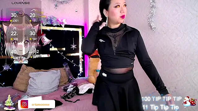 Snapshot of Moon_Water__ chatting on December 4, 2025, 10:47 am Moon Water online show from December 4, 2025, 10:47 am