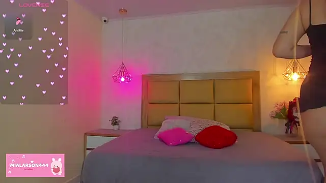 LARSONMIA online show from March 4, 2026, 12:24 pm