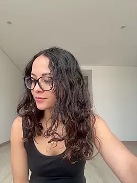 Megan Rodrigo online show from May 15, 2026, 1:09 pm