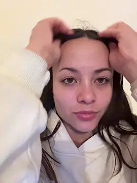 Megan Rodrigo online show from April 19, 2026, 11:33 am