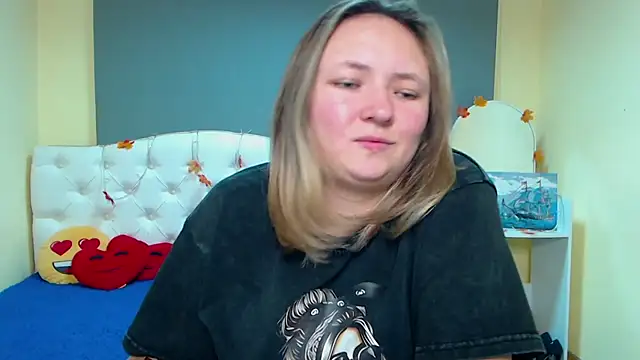 Snapshot of SallyVerda chatting on November 18, 2025, 7:39 pm SallyVerda online show from November 18, 2025, 7:39 pm