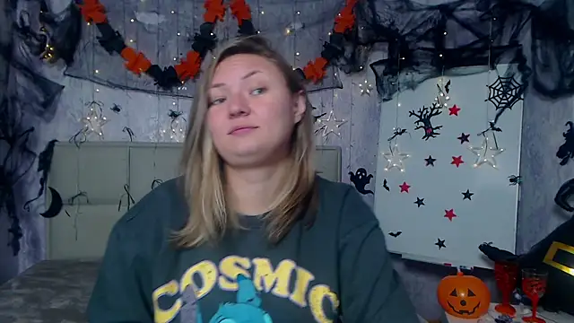 Snapshot of SallyVerda chatting on October 22, 2025, 5:12 pm SallyVerda online show from October 22, 2025, 5:12 pm