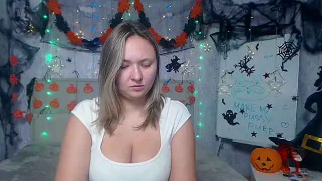 Snapshot of SallyVerda chatting on November 2, 2025, 6:57 pm SallyVerda online show from November 2, 2025, 6:57 pm