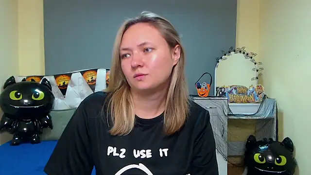 Snapshot of SallyVerda chatting on October 23, 2025, 5:22 pm SallyVerda online show from October 23, 2025, 5:22 pm