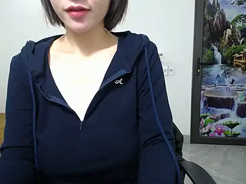 Love bug15 online show from February 26, 2025, 7:23 am