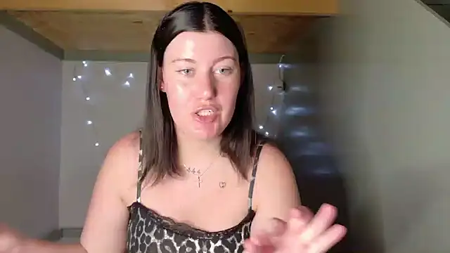 Snapshot of C1eopatra chatting on November 27, 2025, 7:14 pm C1eopatra online show from November 27, 2025, 7:14 pm