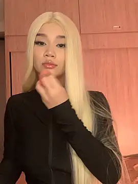 Ambar R0SSE online show from March 12, 2025, 5:46 am