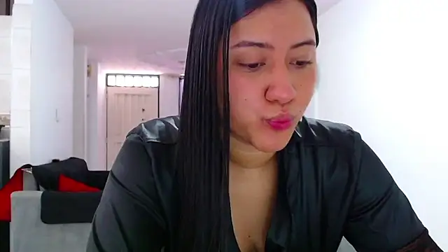 LuciaTomson online show from May 21, 2026, 4:04 pm