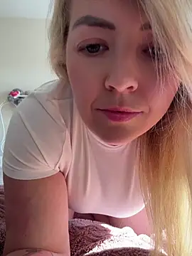 Snapshot of xxcurvyjessiexx chatting on April 6, 2026, 2:40 pm xxcurvyjessiexx online show from April 6, 2026, 2:40 pm