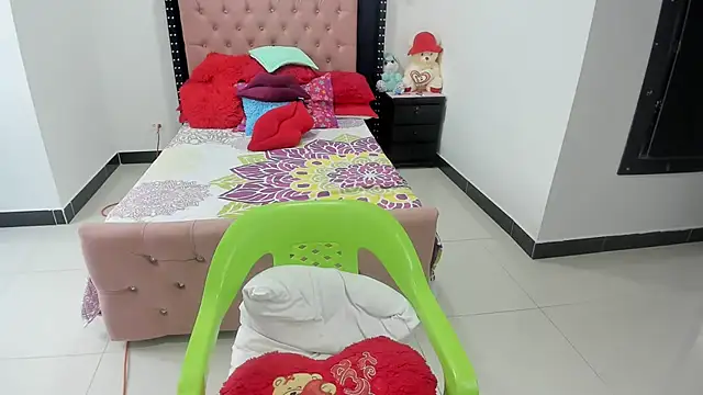 Snapshot of Karoline_Moore chatting on January 25, 2025, 5:51 pm Karoline Moore online show from January 25, 2025, 5:51 pm