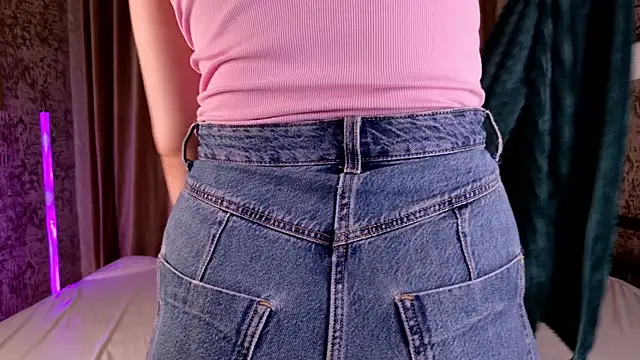 FreyaRaya online show from April 3, 2026, 3:24 am