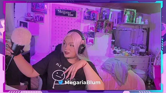 Snapshot of MegariaB chatting on October 3, 2025, 3:41 am MegariaB online show from October 3, 2025, 3:41 am