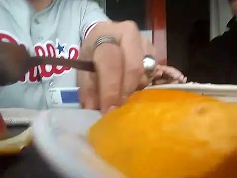 Snapshot of Dracomf chatting on November 6, 2025, 9:52 pm Dracomf online show from November 6, 2025, 9:52 pm