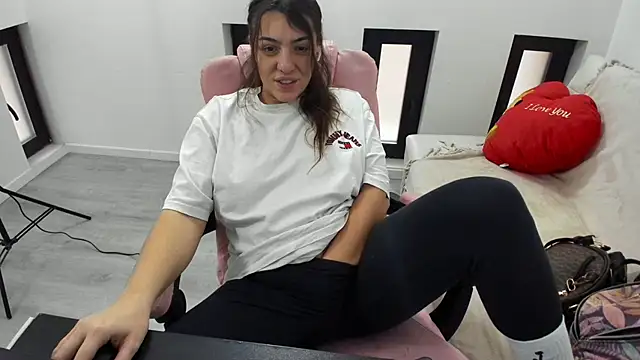 Dyana Kaylinn online show from February 8, 2026, 6:00 am