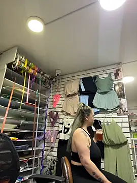 Snapshot of Susi_bell chatting on March 5, 2025, 1:10 am Susi bell online show from March 5, 2025, 1:10 am