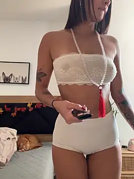 Snapshot of Susi_bell chatting on February 6, 2025, 8:45 pm Susi bell online show from February 6, 2025, 8:45 pm