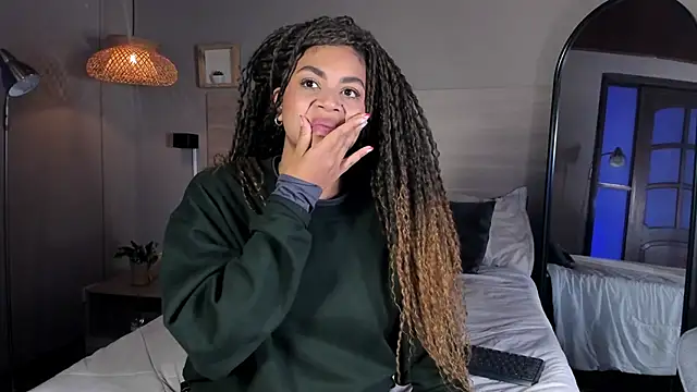 nayah   online show from March 25, 2026, 8:19 pm