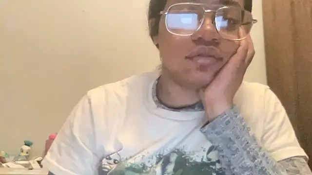 Snapshot of MommyConfident chatting on January 19, 2026, 5:33 am MommyConfident online show from January 19, 2026, 5:33 am