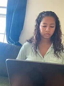 VanessaBling online show from November 8, 2025, 4:21 pm