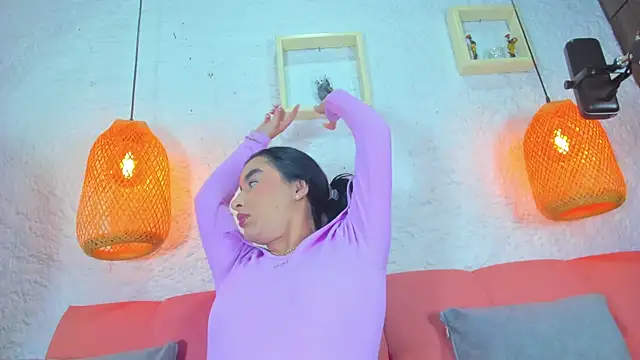 Snapshot of emiily_s chatting on November 6, 2025, 12:09 pm emiily s online show from November 6, 2025, 12:09 pm