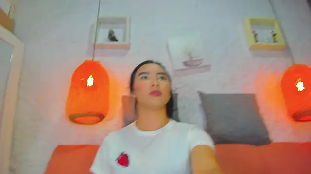 Snapshot of emiily_s chatting on October 24, 2025, 12:04 pm emiily s online show from October 24, 2025, 12:04 pm