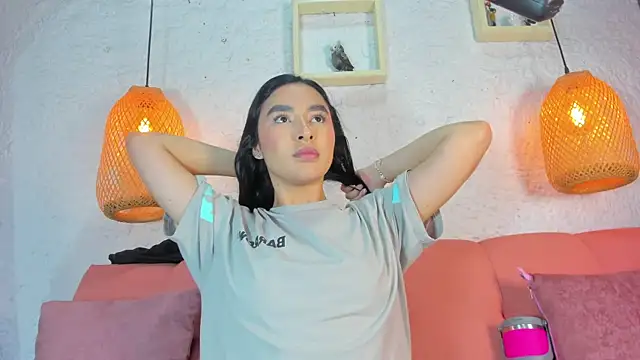 Snapshot of emiily_s chatting on November 19, 2025, 12:05 pm emiily s online show from November 19, 2025, 12:05 pm