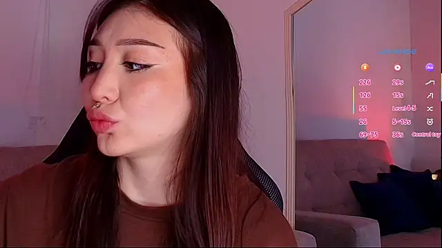 Valengarcia  online show from April 4, 2026, 11:00 pm