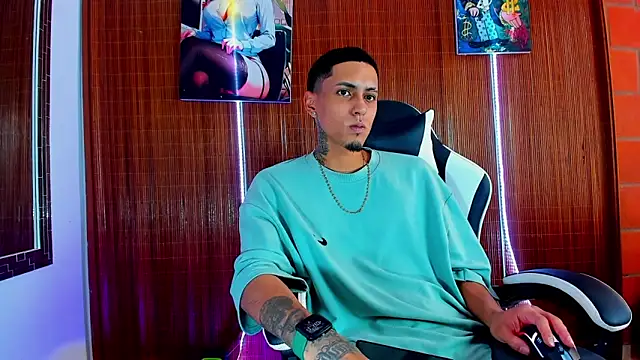 Snapshot of Liam_lee chatting on February 4, 2026, 7:42 pm Liam lee online show from February 4, 2026, 7:42 pm