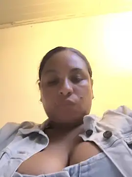 Snapshot of Francesca_ferrari chatting on May 22, 2026, 1:58 am Francesca ferrari online show from May 22, 2026, 1:58 am